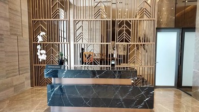 Lux Private Lift, Fasilitas Koneksi internet, Kolam renang, Gym, Kafe dan restoran, Salon kecantikan, Akses mudah ke pusat perbelanjaan, Dijual 3 Kamar Hillcrest House Karawaci Siap Huni