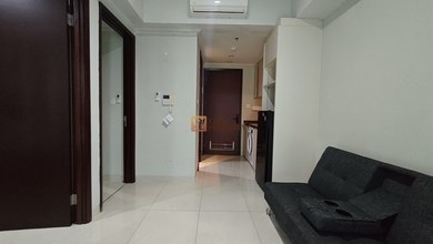 Selangkah Ke Mall, Fasilitas Kolam Renang, Playground untuk anak-anak, GYM, Supermarket, ATM Center, Fitness Center, Taman, Track Jogging, Air PAM, Perpustakaan, Tempat Parkir, Keamanan 24 jam, Dijual 2BR Apartemen Green Sedayu Furnish Lengkap