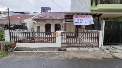 Disewakan Rumah Terjangkau di Kebon Jeruk, Jakarta Barat, LT 120m²