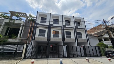 Kesempatan Langka, rumah Mewah di Tanjung Duren, Jakarta Barat, LB 183m²