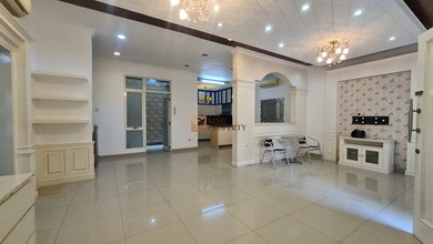 Dikontrakkan Rumah Murah di Puri Mansion, Jakarta Barat, LT 150m²