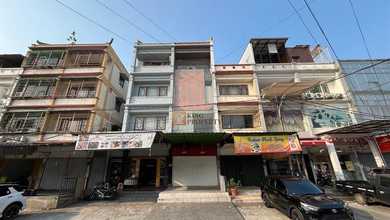 Belakang Sun merry, sebelah Bakmi Hock Seng, Disewakan Ruko Pluit Karang Niaga Dekat Pasar Muara Karang 4 Lantai 252 m2. Limited Item! Dis