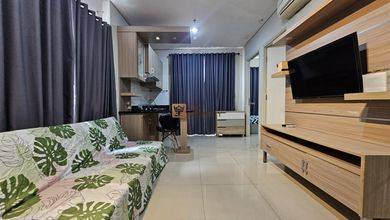 Apartemen Corner dengan Fasilitas Sky Garden, Gym, Jacuzzi, Billiard, Swimming Pool,  Dijual 2BR Madison Park Furnished Area Central Park Mall Taman Anggrek Jakarta Barat