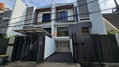 Penawaran Langka, rumah Prestisius di Jelambar, Jakarta Barat, LB 105m²