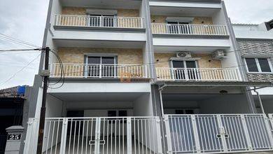 Rumah Modern LT 68 Jual di Kebon Jeruk, Jakarta Barat